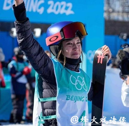 谷爱凌夺银!0.38分惜败,连续两届屈居亚军,遗憾时刻:两次失误摔倒 谷爱凌夺银!0.38分惜败,连续两届屈居亚军,遗憾时刻:两次失误摔倒