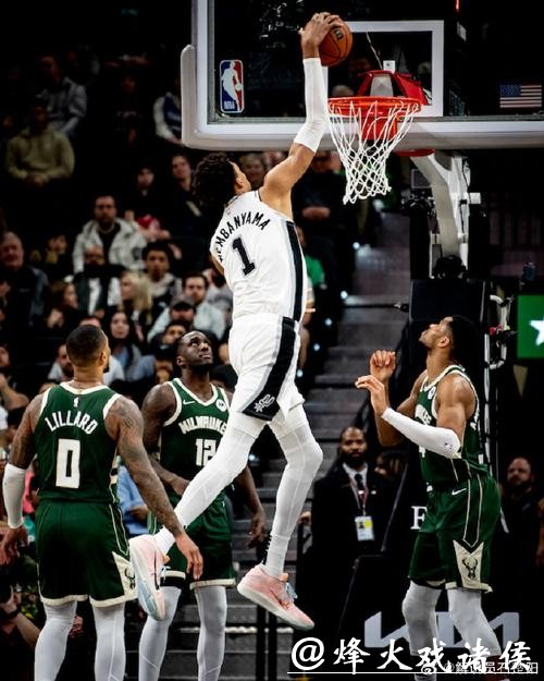 字母哥30+12雄鹿逆转步行者 马刺36分大胜快船