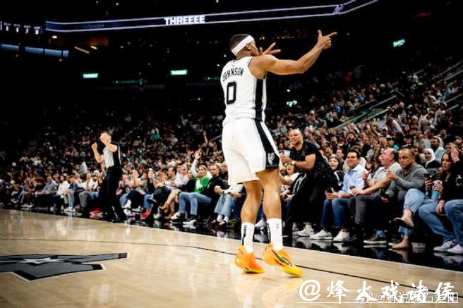 字母哥30+12雄鹿逆转步行者 马刺36分大胜快船