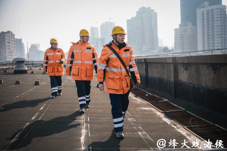 【城事】00后春运守护者：铁路上海站屋顶上的青春巡检线